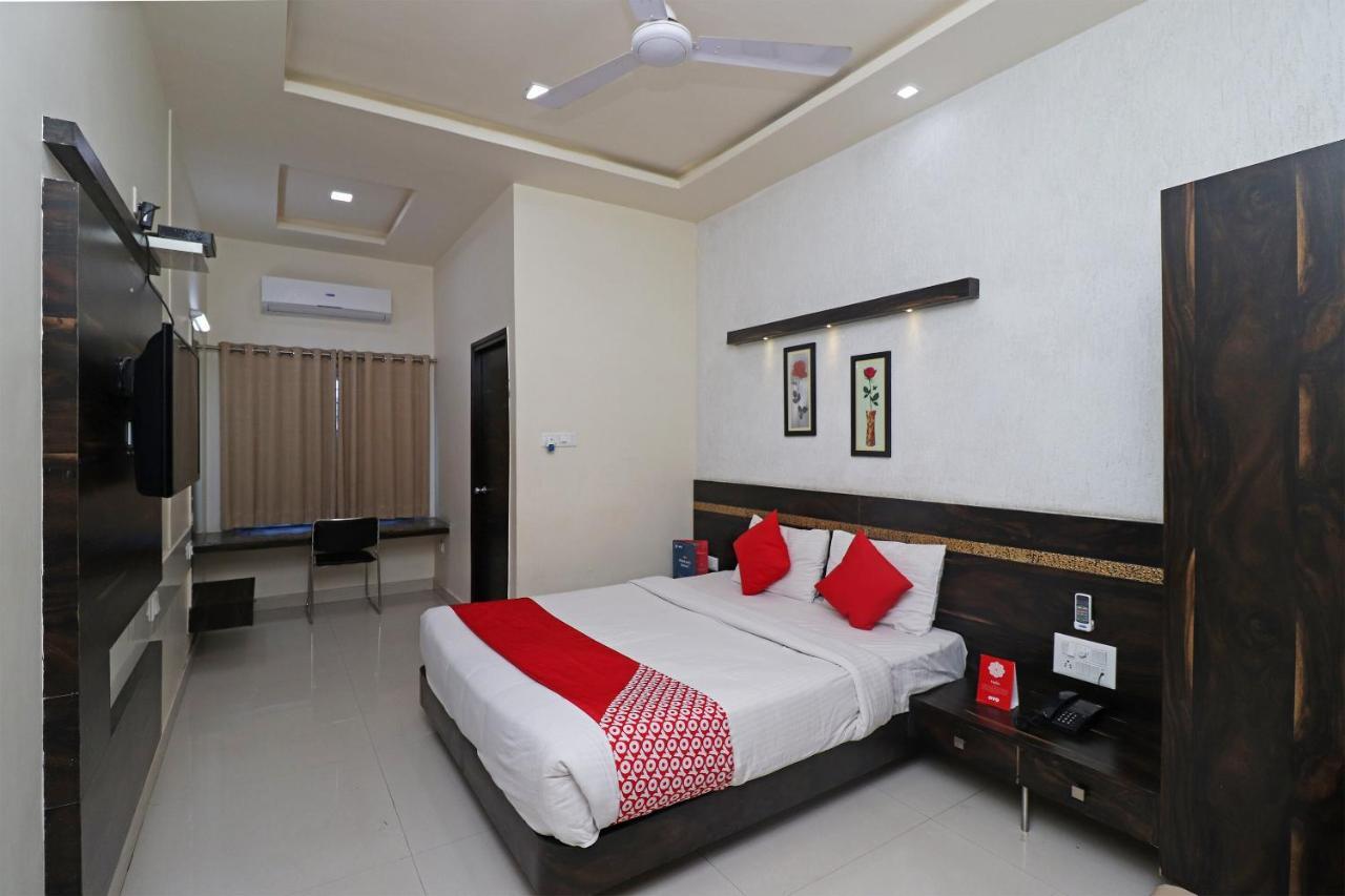 Oyo 29012 Gayatri Palace Hotel Durg Exterior photo